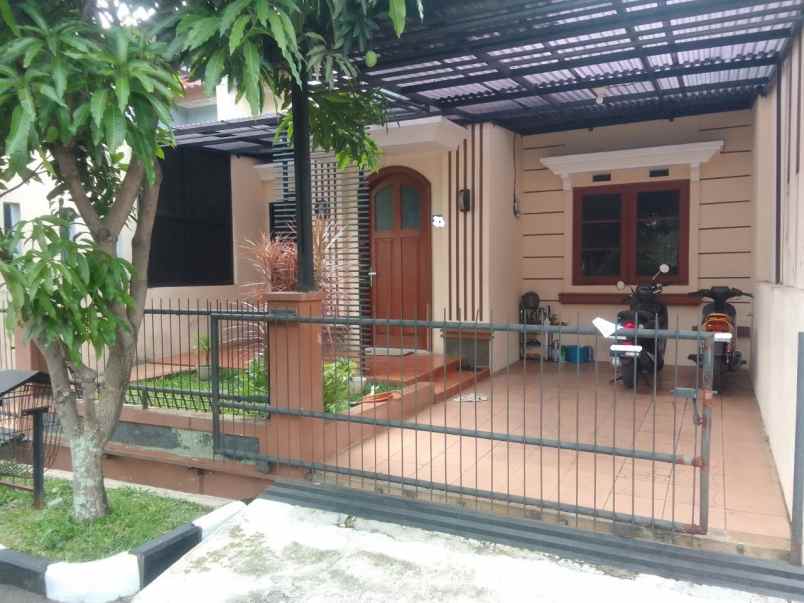 dijual rumah kota mas