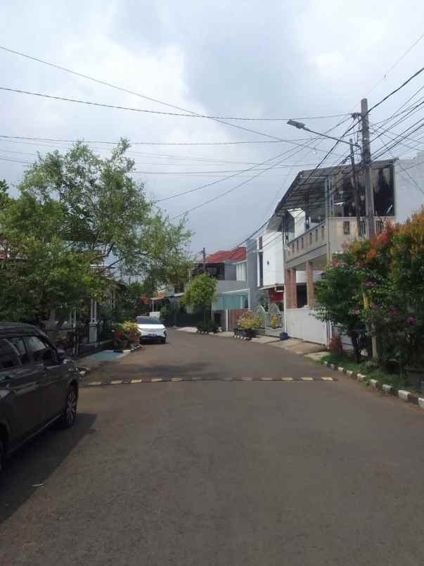 dijual rumah kota mas