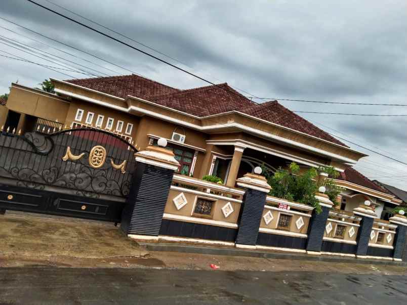 dijual rumah kota sepang labuhan ratu