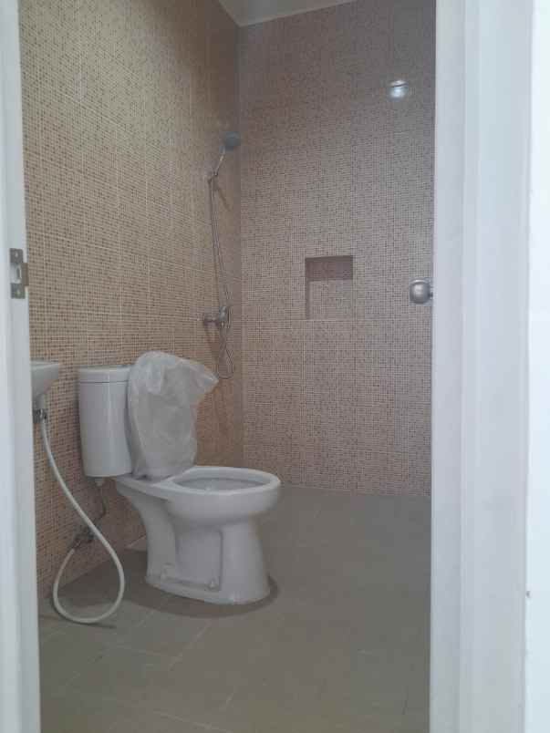 dijual rumah kutisari indah