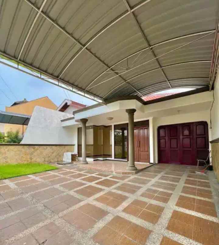 dijual rumah kutisari selatan