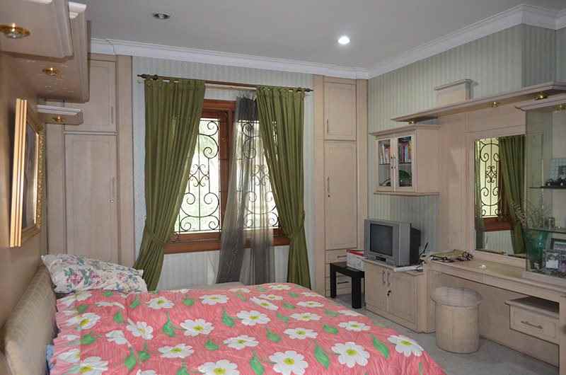 dijual rumah lapangan tembak