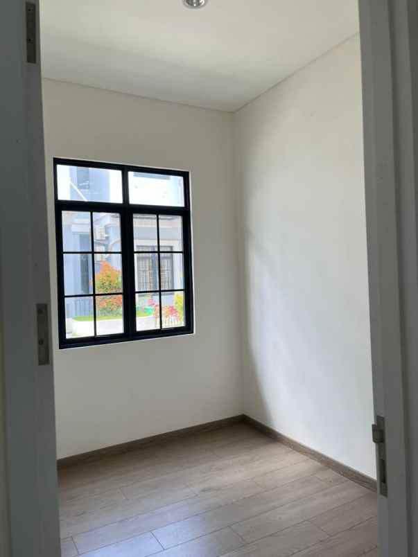 dijual rumah lavon 2 swan city cikupa