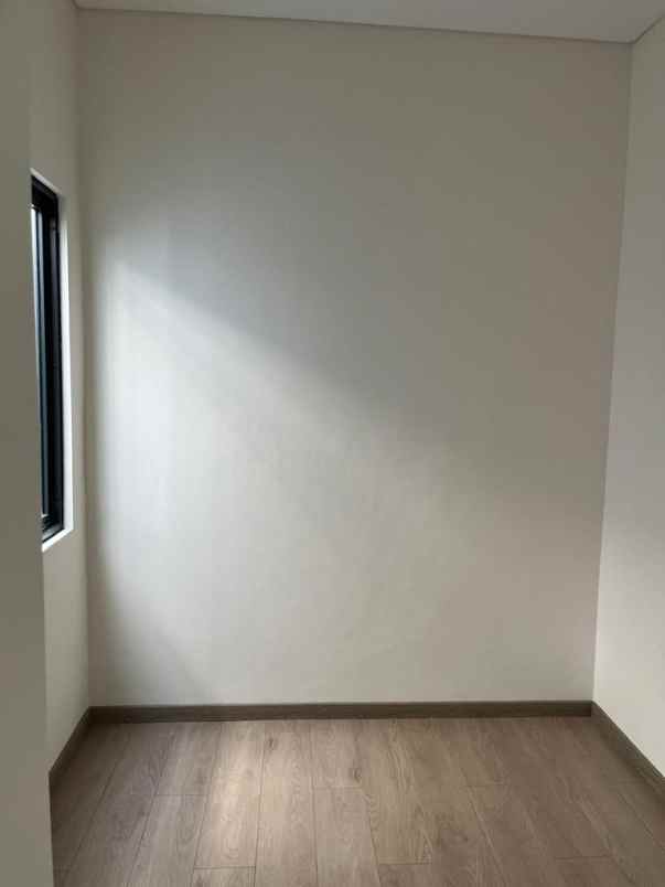 dijual rumah lavon 2 swan city cikupa