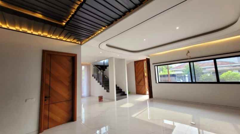 dijual rumah manyar