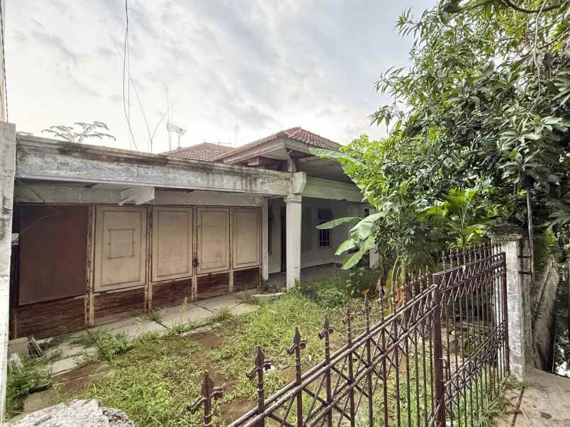dijual rumah manyar indah