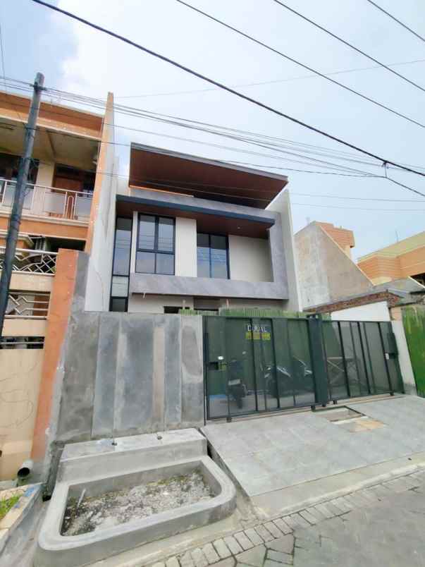 dijual rumah manyar kertoarjo