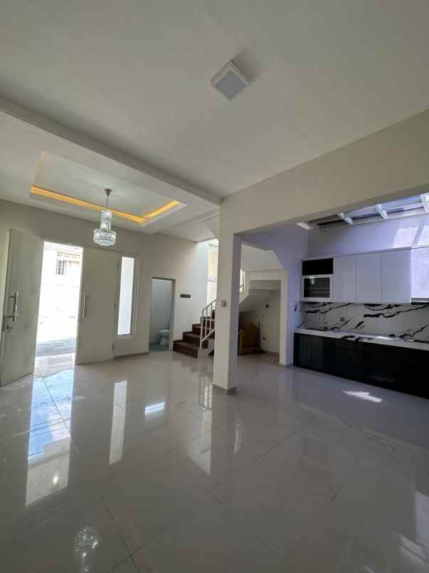 dijual rumah mewah tengah kota malang