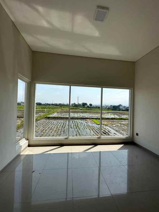 dijual rumah mewah tengah kota malang