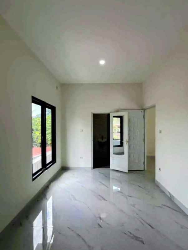 dijual rumah minomartani