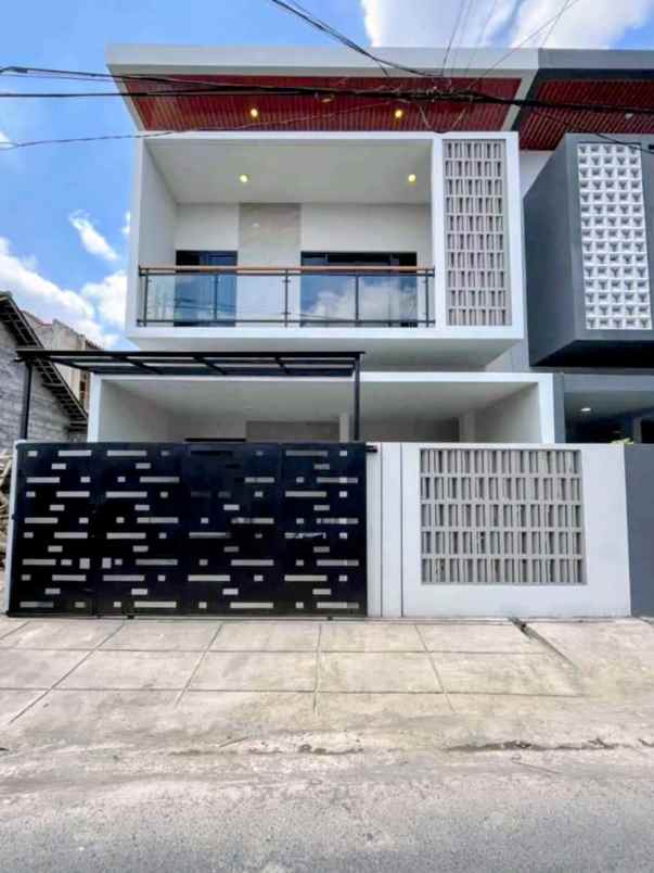 dijual rumah minomartani