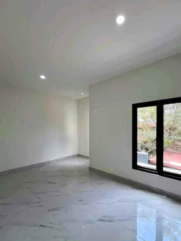 dijual rumah minomartani