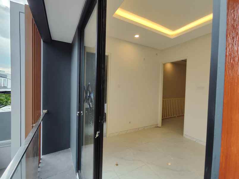 dijual rumah mulyosari