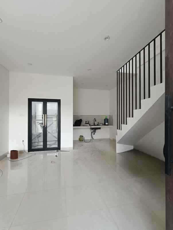 dijual rumah mulyosari