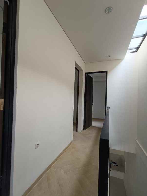 dijual rumah mulyosari