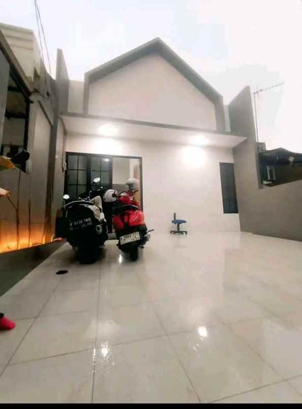 dijual rumah mutiara gading timur