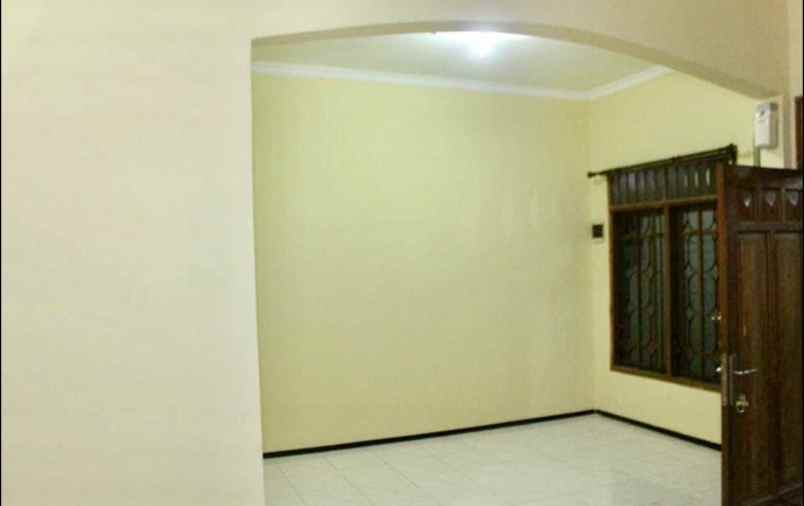 dijual rumah ngagel