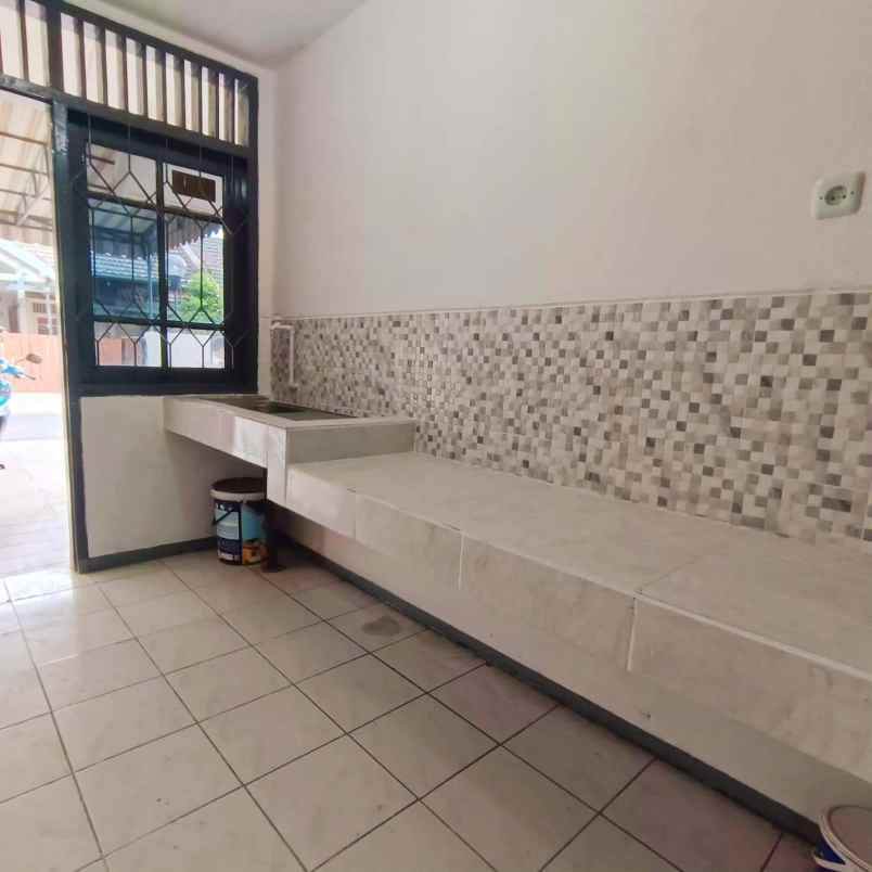 dijual rumah nginden