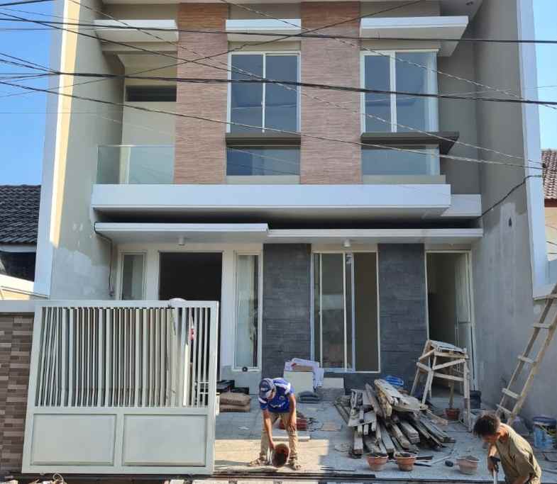 dijual rumah nginden intan
