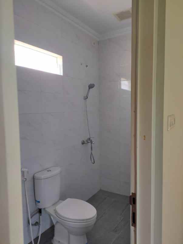 dijual rumah nogotirto