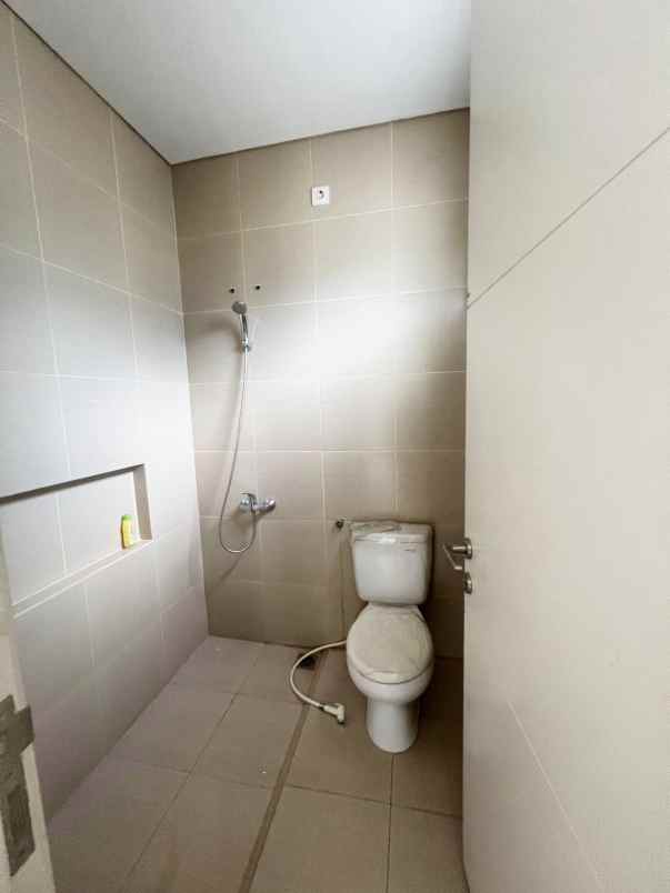 dijual rumah northwest park sambikerep