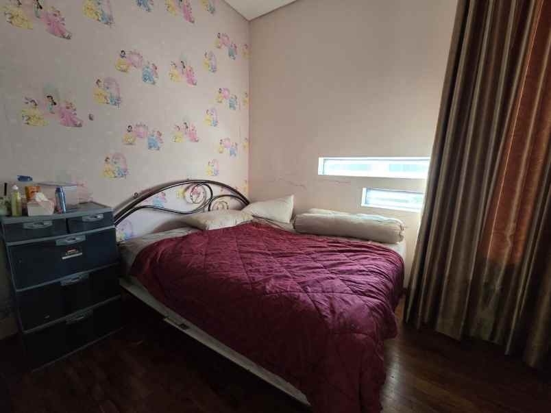 dijual rumah pakuwon city