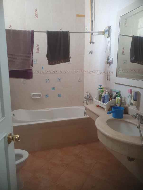 dijual rumah pakuwon city virginia regency