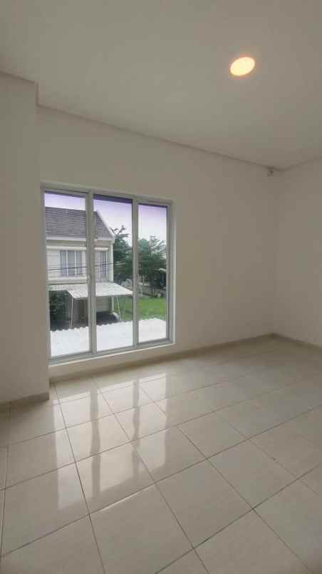 dijual rumah paradise city