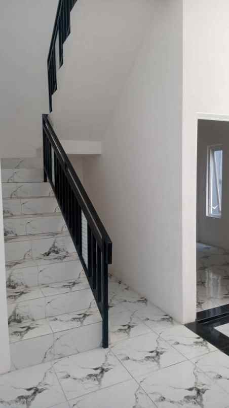 dijual rumah pelabuhan ketapang sukun