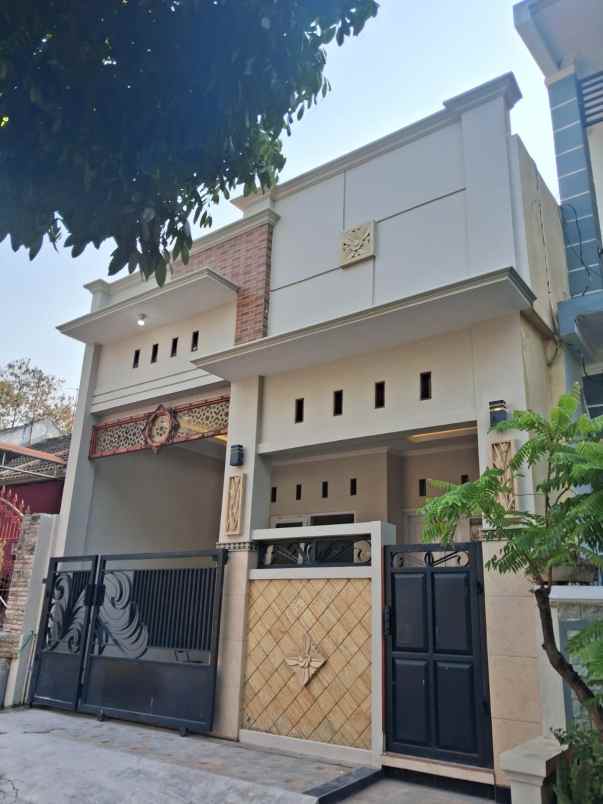 dijual rumah pertama puri