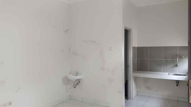 dijual rumah perumahan galuhmas cluster