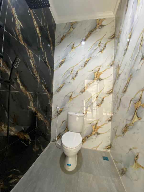 dijual rumah perumahan taman pesona