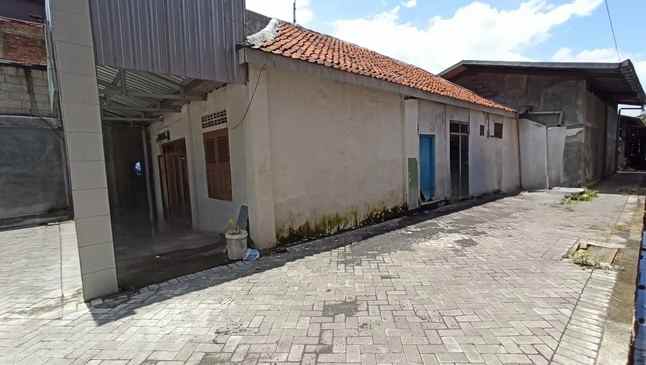 dijual rumah raya kaliwaron