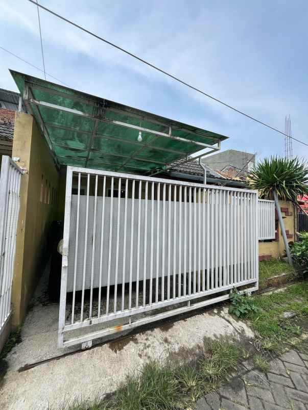 dijual rumah rumah dekat bandara pakis