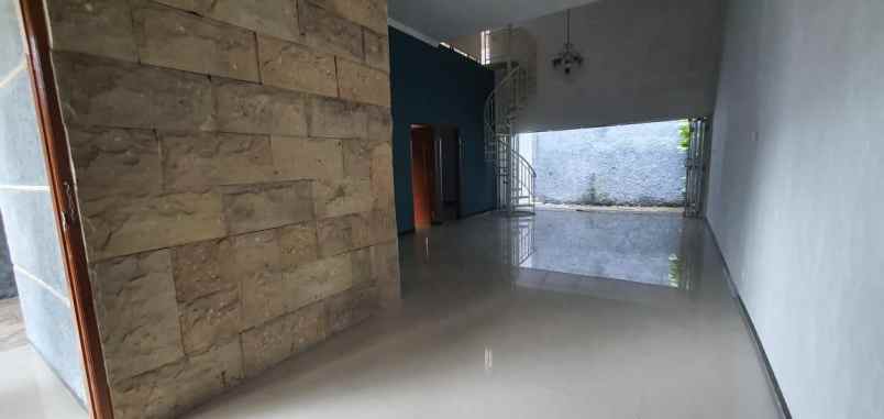 dijual rumah rungkut menanggal