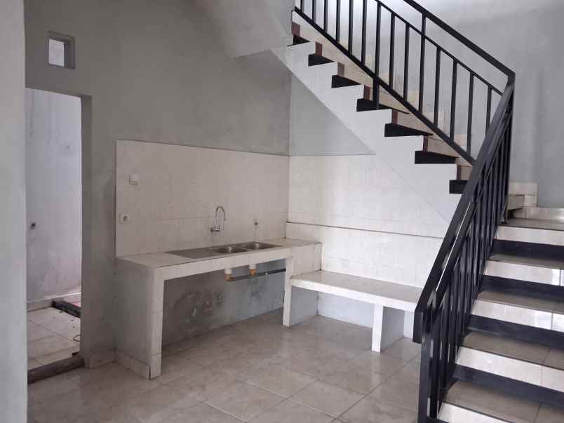 dijual rumah sawunggaling