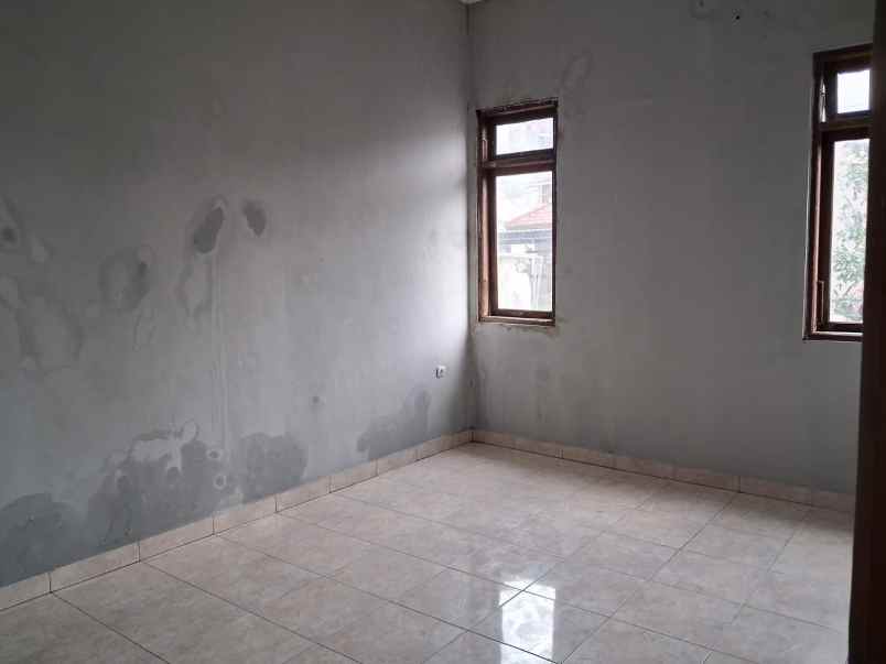 dijual rumah sawunggaling