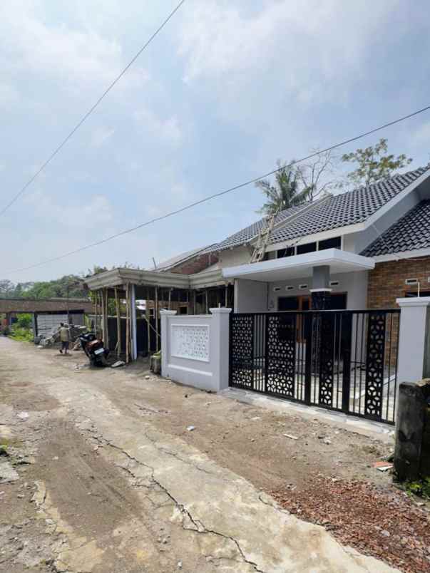 dijual rumah selomartani kalasan