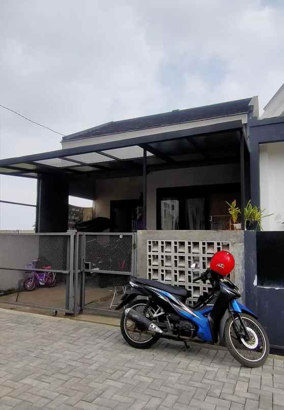 dijual rumah semi furnish siap huni di cihanjuang