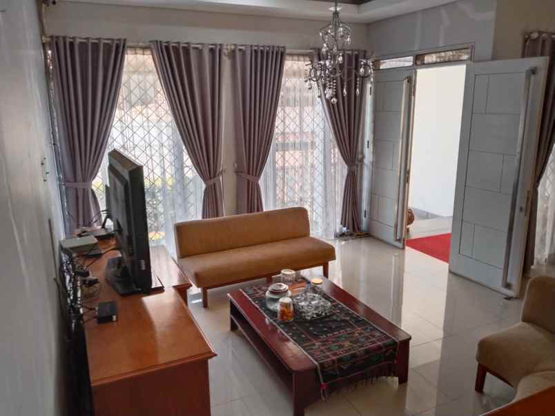 dijual rumah setiabudi regency