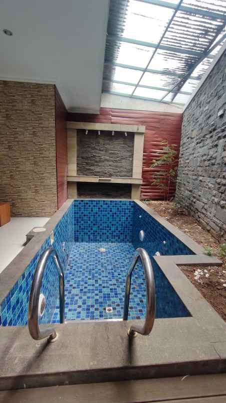 dijual rumah setraduta setra duta