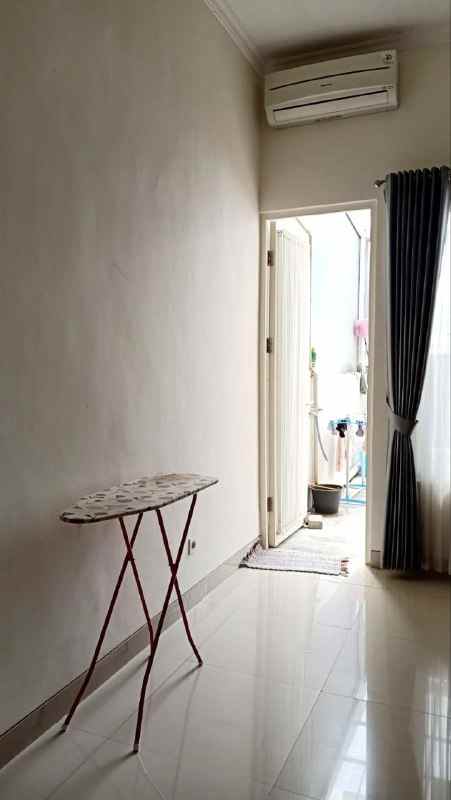 dijual rumah simpang darmo permai