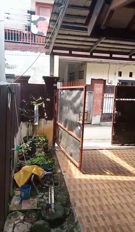 dijual rumah strategis dekat aeon mall tanjung barat