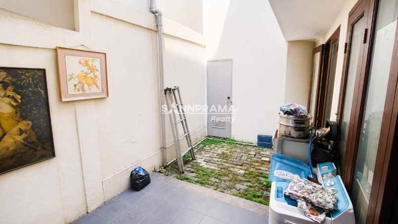 dijual rumah strategis dekat tol sawangan depok
