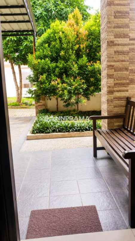 dijual rumah strategis dekat tol sawangan depok