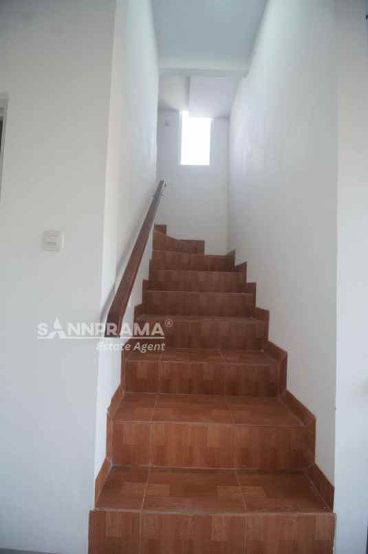 dijual rumah sukamaju