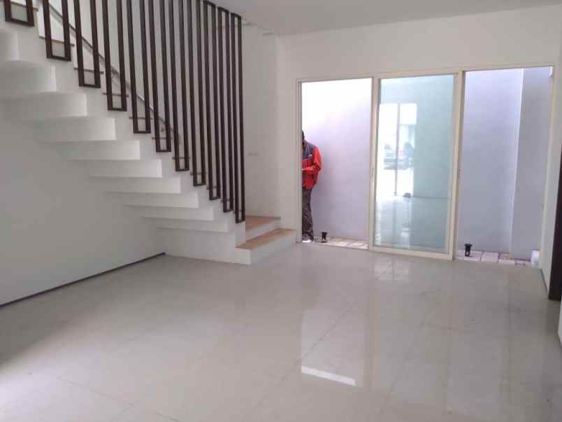 dijual rumah sunset road