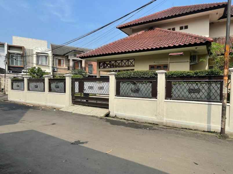 dijual rumah suryalaya timur buahbtu