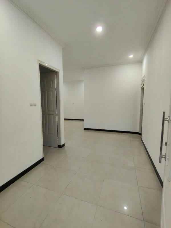 dijual rumah sutorejo selatan