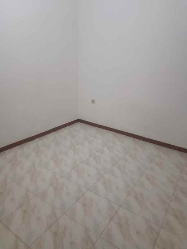 dijual rumah taman modern